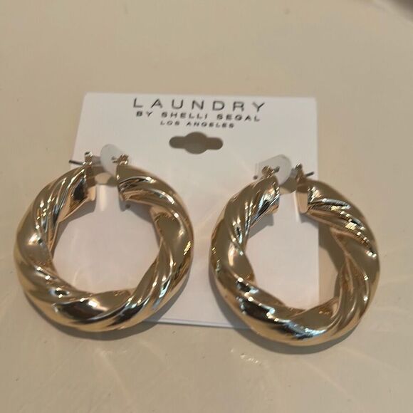 Laundry By Shelli Segal Gold Plated Twist Hoop Earrings Lightweight Cocktail NWT - Picture 1 of 5